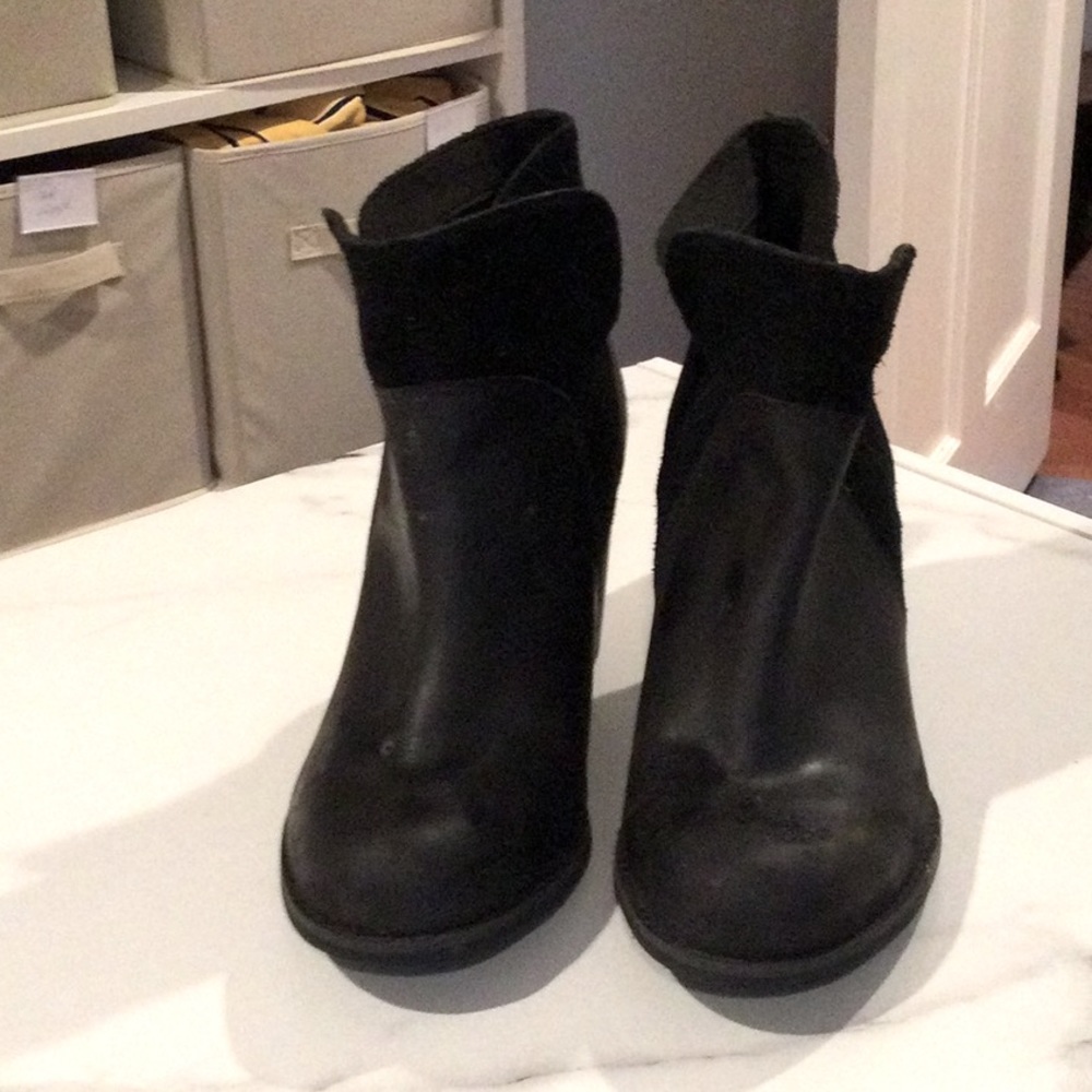 Timberland chunky black heeled boots, size 6.5.